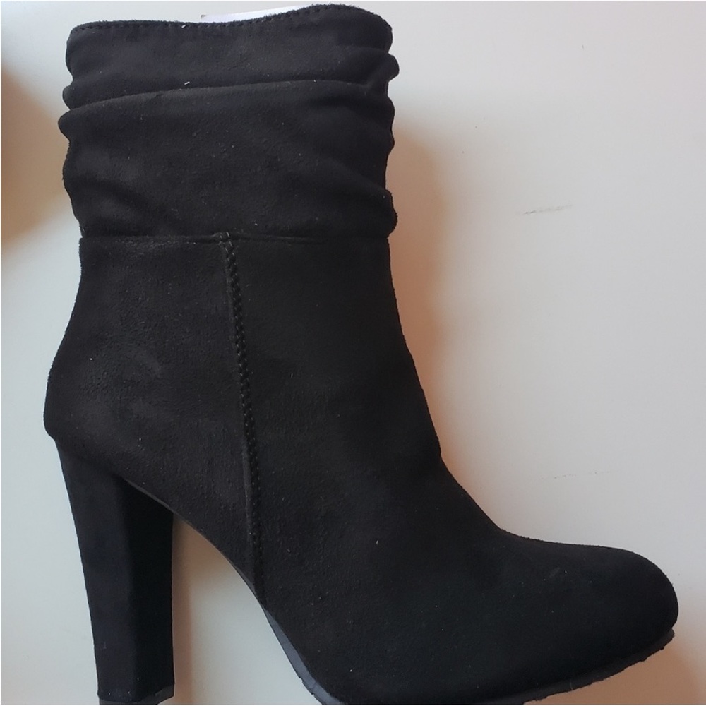 Forever Link Ankle Heeled Booties EUC